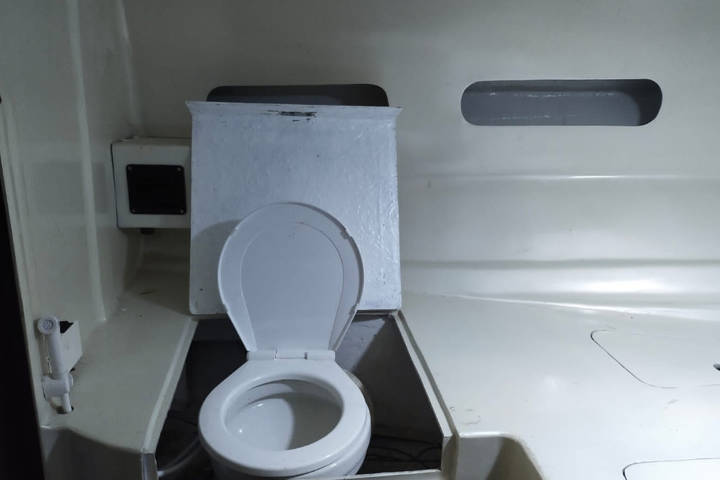 Queen Ruizi 10 Yacht Toilet